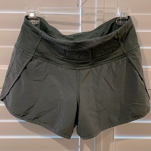 Lululemon Shorts SZ 4 EUC